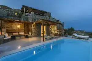 Mykonos Supreme Comfort Suites & Villas, Калафатис