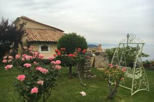 Paradiso Di Manù, Споторно