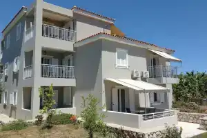 Casa de Rosa Apartments, Свороната
