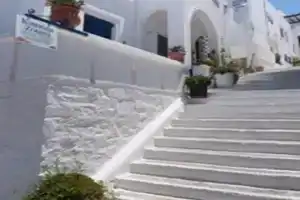 Irini Rooms, Науса