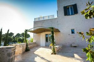 Borgo Cozzana, Монополи