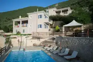Calm Wave Villas, Василики