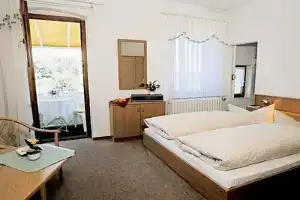 Hotel Unter Den Linden, Бад-Эльстер