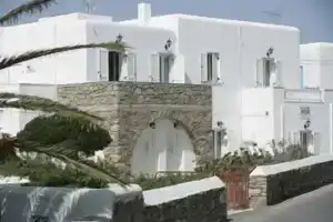 Peter's Studio, Орнос