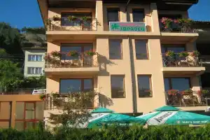 Family Hotel Zdravets, Девин