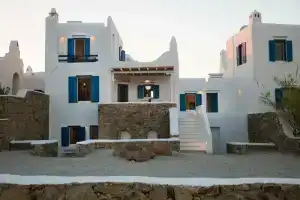 Little Blue, Агиос Иоаннис