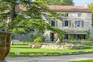 Bastide de Bellegarde, Авиньон