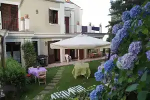 Casa Delle Coccole, Трекастаньи