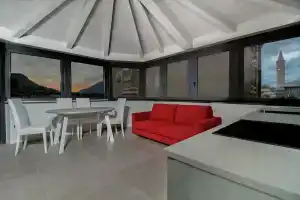 Lake Apartment, Лекко