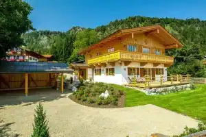 Chalet unter Weißblauem Himmel, Райт-им-Винкль