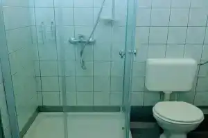 Hotel Merid, Замарди