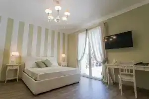 Les Suites Magnolia, Ольбия