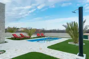 Villa Stella, Привлака