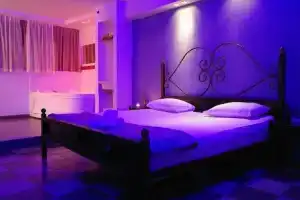 Spat Rooms VIP, Петах-Тиква