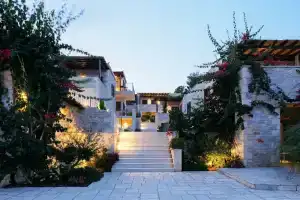 Margo Beach Hotel, Гифио