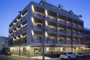 The Alex Monte Kastella, Пирей