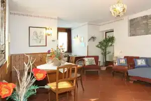 Casa Gilda, Фалькаде