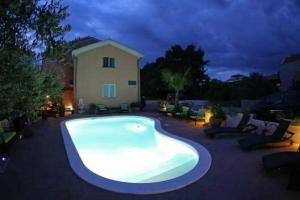 Villa Julian, Козино
