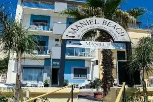 Maniel Beach Hotel, Летоянни