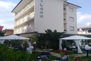 Hotel Milano, Лидо-ди-Камайоре