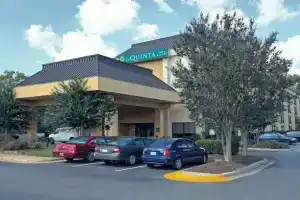 Spark by Hilton Charlotte Airport North, Шарлотт