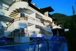 Gunes Apart, Ичмелер