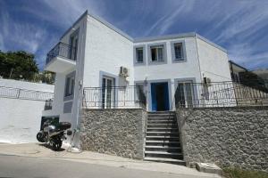 Cleio's Rooms, Панормос