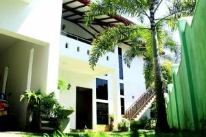 Shakuna Villa, Хикадуа