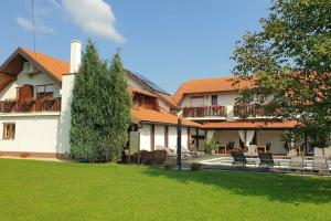 House Tina - Bed and Breakfast, Раковица