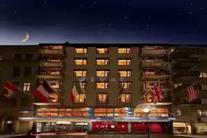 Senate Luxury Suites, Топика