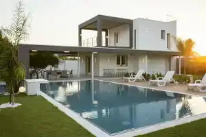 Villa Zoe, Комизо