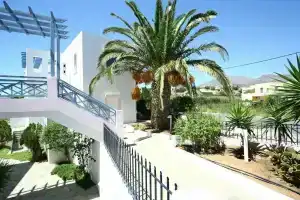 Cybele Suites & Apartments, Макриялос