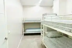 Hostal Casa 18 - Hostel, Мадрид