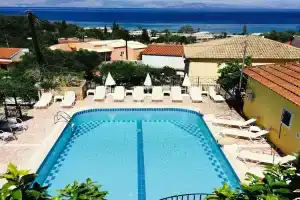 Avra Paradise Aparthotel, Мораитика