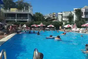 Дом у реки, Каменномостский