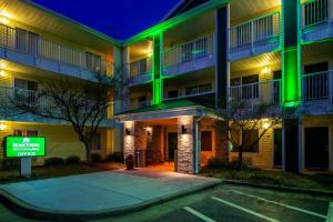 HomeTowne Studios by Red Roof Winston-Salem - University Pkwy, Уинстон-Салем