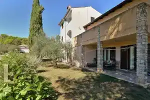Apartment 794, Пула