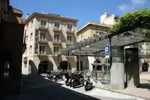 Hotel «Plaça», Сан-Фелиу-де-Гишольс