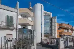 Lo Specchio Del Salento, Лечче