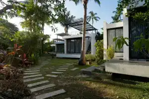 Lennon Maison, Мэнам