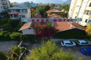 Baba Motel, Финике