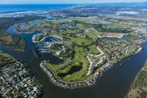 Hamptons, Sanctuary Cove, Брисбен
