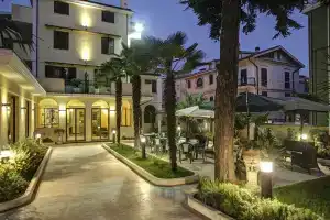 Hotel Ester Safer, Пинето