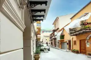 Palazzo al Carmine, Монреале