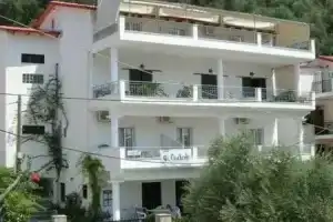 Christina Studios & Apartments, Парга
