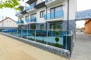 Berill Suites, Шарвар