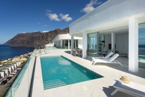 Crystal i Luxury Apartments, Пуэрто де Сантьяго