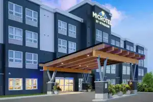 Microtel Inn & Suites by Wyndham Kanata Ottawa West, Оттава