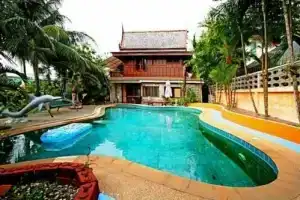 Baan Tippada Phuket, Лаян-Бич