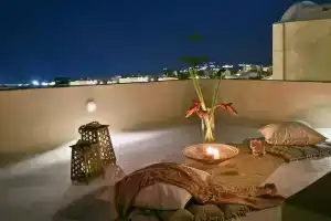 Alia Mansion by K&k, Мегалохори